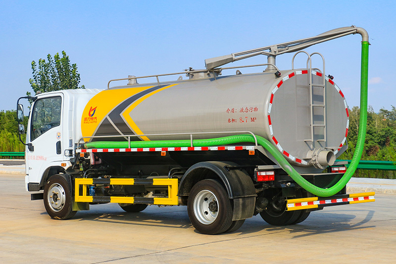 Huashen T1 Septic Tank Truck, 9.6 cubic meters