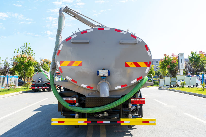 Dongfeng D9 Sewage Suction Truck, 13.5 cubic meters