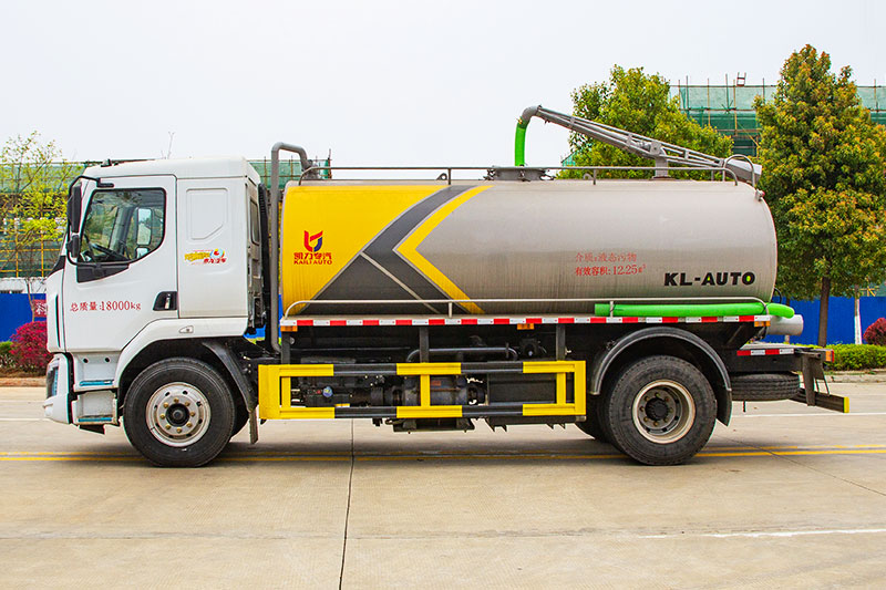 Liuzhou Automobile M3 Sewage Suction Truck, 14 cubic meters