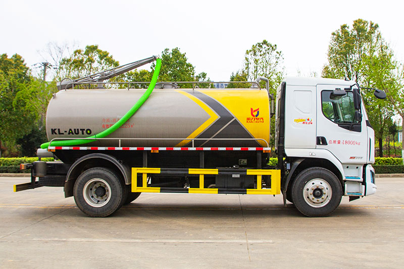 Liuzhou Automobile M3 Sewage Suction Truck, 14 cubic meters