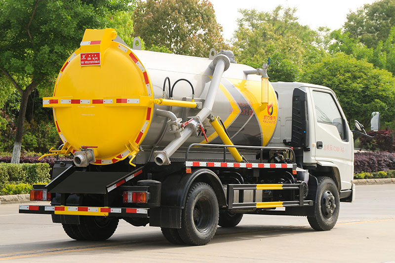 Jiangling Shunda 5-cubic-meter Vacuum Truck