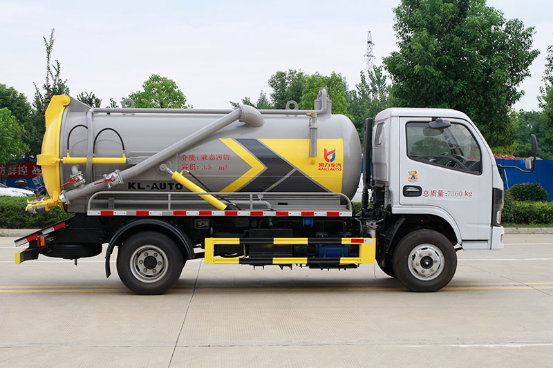 Dongfeng Huasheng F3  Sewage Suction Truck  4.5 cubic meters