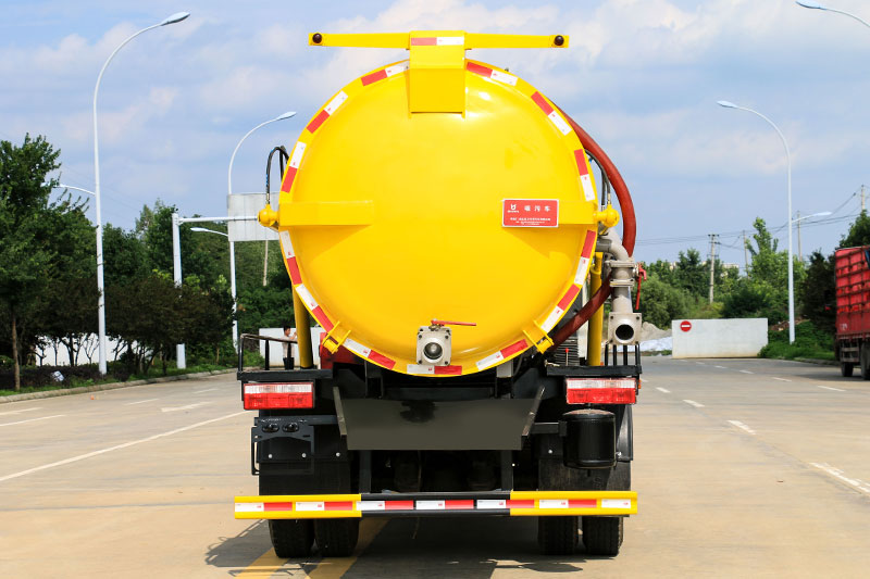 Dongfeng Dafurika 8-cubic-meter Vacuum Truck