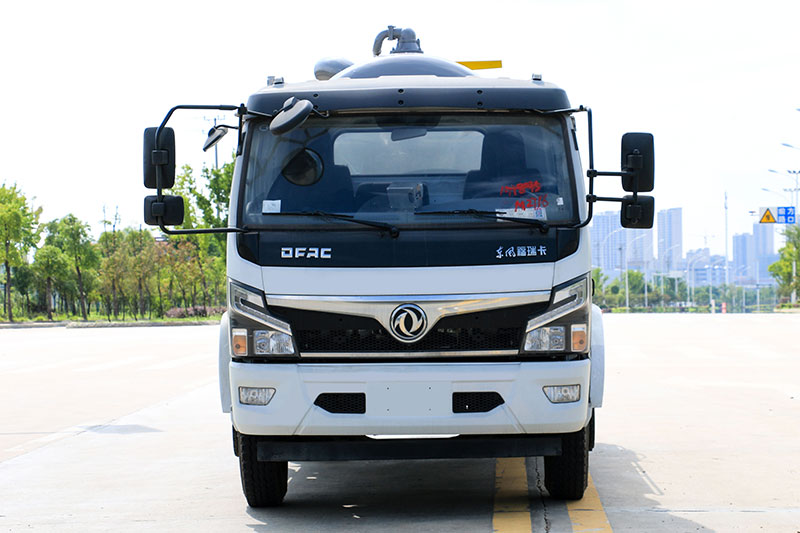 Dongfeng Dafurika 8-cubic-meter Vacuum Truck