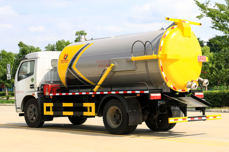 Dongfeng Dafurika 8-cubic-meter Vacuum Truck