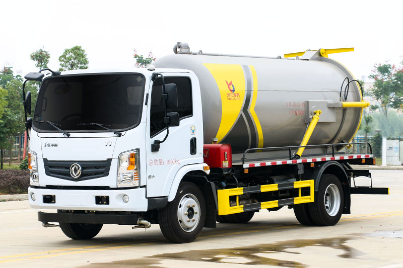 Dongfeng Huasheng T1 Vacuum Truck, 9.2 cubic meters