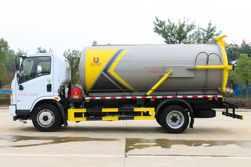 Dongfeng Huasheng T1 Vacuum Truck, 9.2 cubic meters