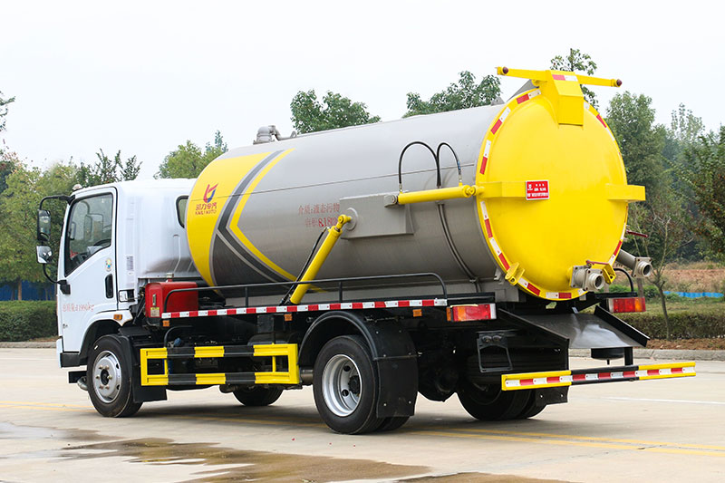 Dongfeng Huasheng T1 Vacuum Truck, 9.2 cubic meters