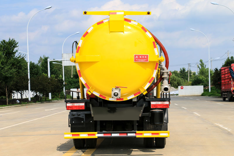 Dongfeng Dafurika Yunnei 185 Vacuum Sewer Truck, 11 cubic meters