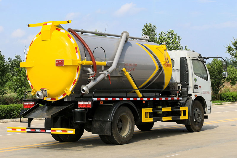 Dongfeng Dafurika Yunnei 185 Vacuum Sewer Truck, 11 cubic meters