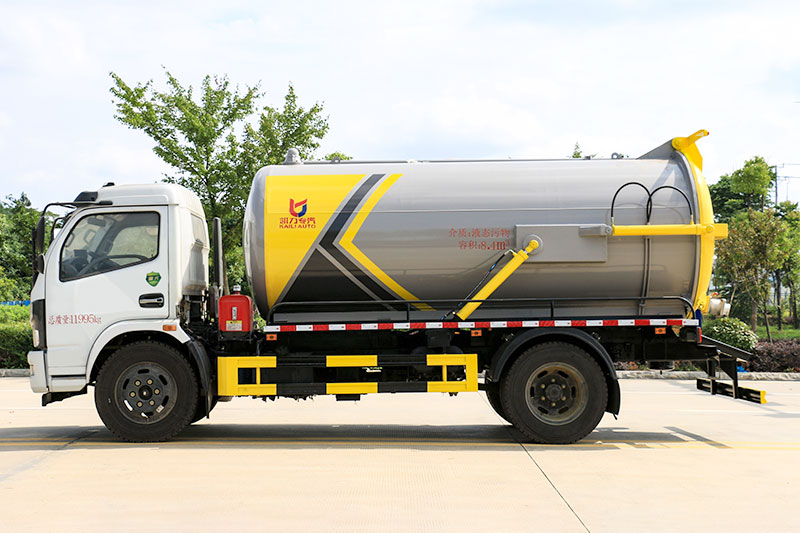 Dongfeng Dafurika Yunnei 185 Vacuum Sewer Truck, 11 cubic meters