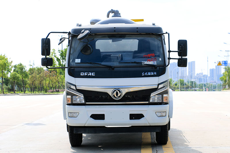 Dongfeng Dafurika Yunnei 185 Vacuum Sewer Truck, 11 cubic meters