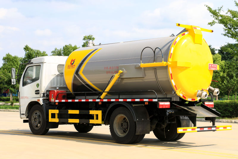 Dongfeng Dafurika Yunnei 185 Vacuum Sewer Truck, 11 cubic meters