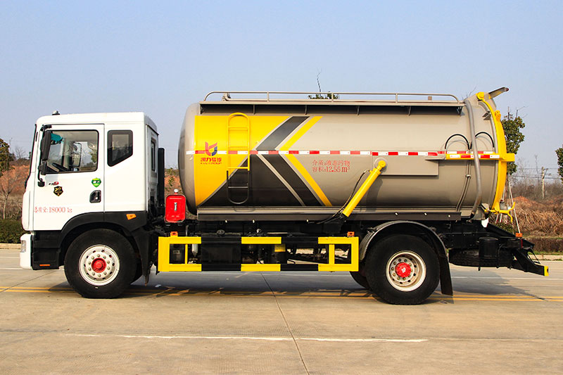 Dongfeng DoriKa D9 Vacuum Sewer Truck, 12 cubic meters