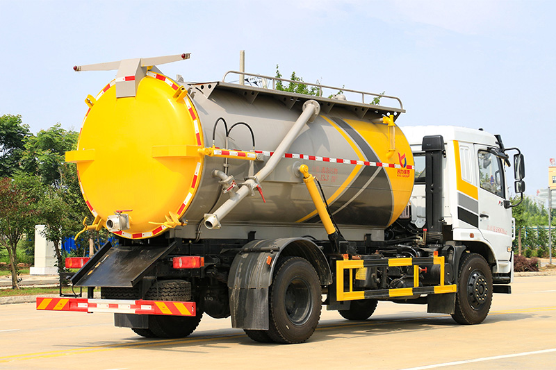 Dongfeng Huasheng KL5 Vacuum Truck, 13.5 cubic meters