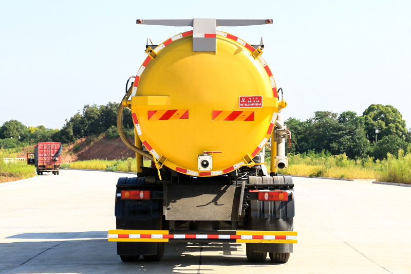 Dongfeng Tianjin 13-cubic-meter Sewage Suction Truck