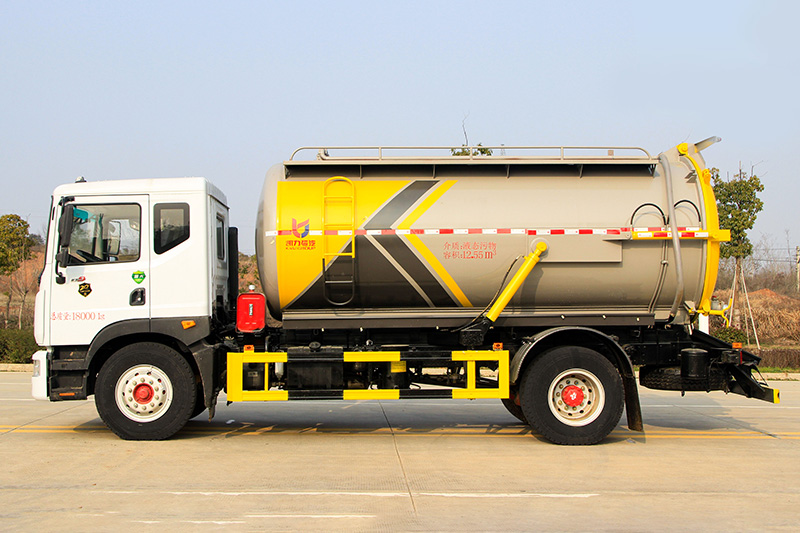 Dongfeng D9 Vacuum Truck, 12 cubic meters