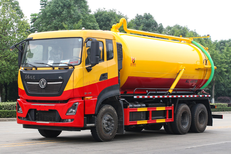Dongfeng Tianlong Dual-Rear-Axle Sewage Suction Truck, 18 cubic meters