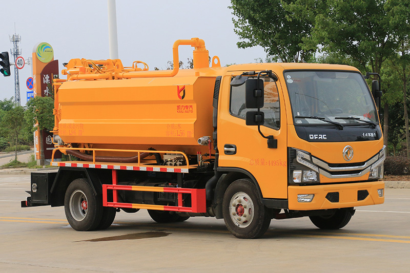 Dongfeng Xiaodolika Water Tank and Sewage Suction Truck (side-mounted water tank) – Blue Plate, 1.7-cubic-meter clean water tank, 3.8-cubic-meter sewage tank