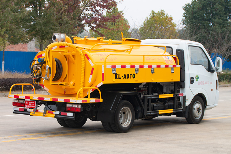 Dongfeng TuYi Cleaning and Vacuum Truck (Side-mounted Tank) (Blue Plate) 3.3 cubic meters