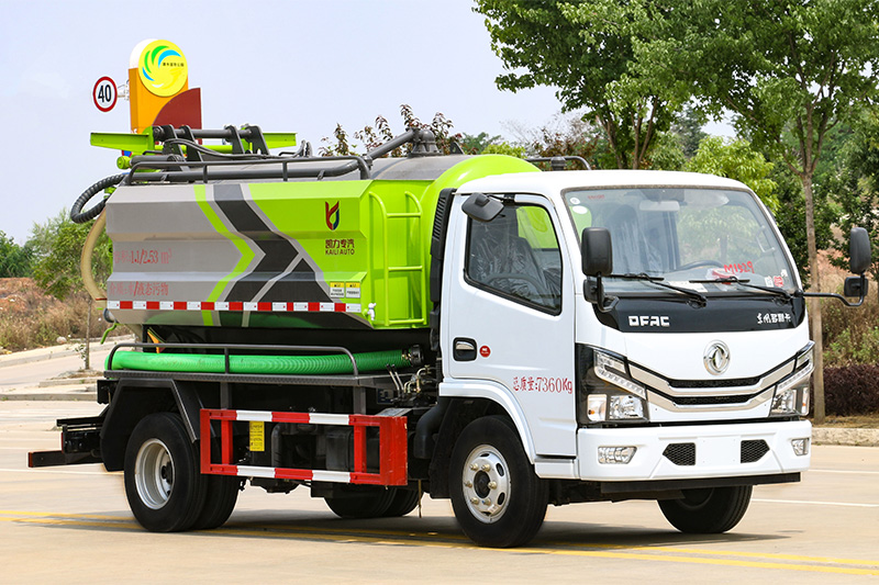 Dongfeng Xiaodolika Cleaning and Sewage Suction Truck (side-mounted tank) with a 1.7-cubic-meter clean water tank and a 3.8-cubic-meter sewage tank