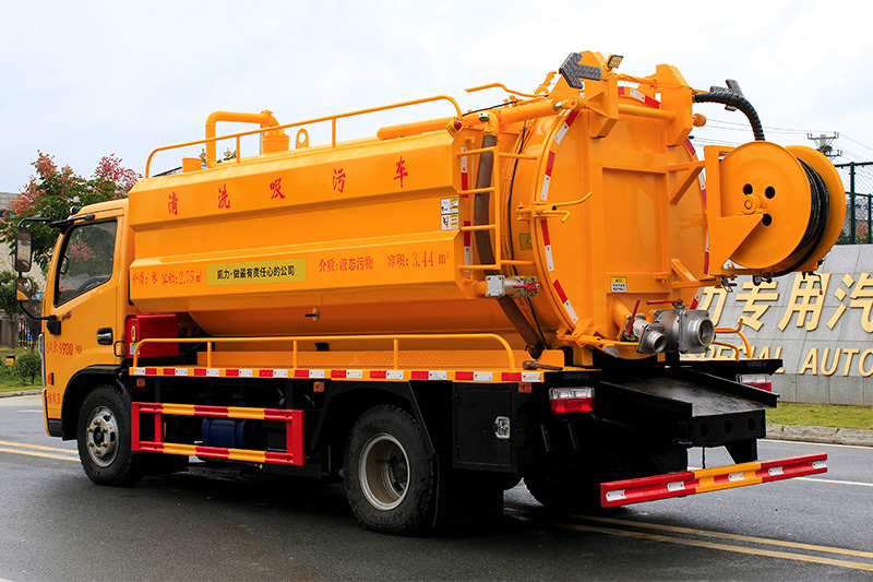 Dongfeng Xiao Furuika 10-cubic-meter Cleaning and Sewage Suction Truck (side-mounted tank) with a 3-cubic-meter clean water tank and a 7-cubic-meter sewage tank