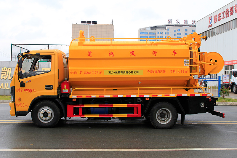Dongfeng Xiao Furuika 10-cubic-meter Cleaning and Sewage Suction Truck (side-mounted tank) with a 3-cubic-meter clean water tank and a 7-cubic-meter sewage tank