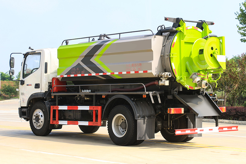 Foton Ruivo ES3 Water Tank and Vacuum Truck (Side-mounted water tank) with a 4-cubic-meter clean water tank and a 9-cubic-meter wastewater tank