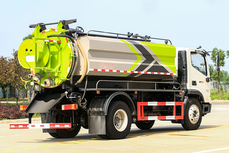 Foton Ruivo ES3 Water Tank and Vacuum Truck (Side-mounted water tank) with a 4-cubic-meter clean water tank and a 9-cubic-meter wastewater tank