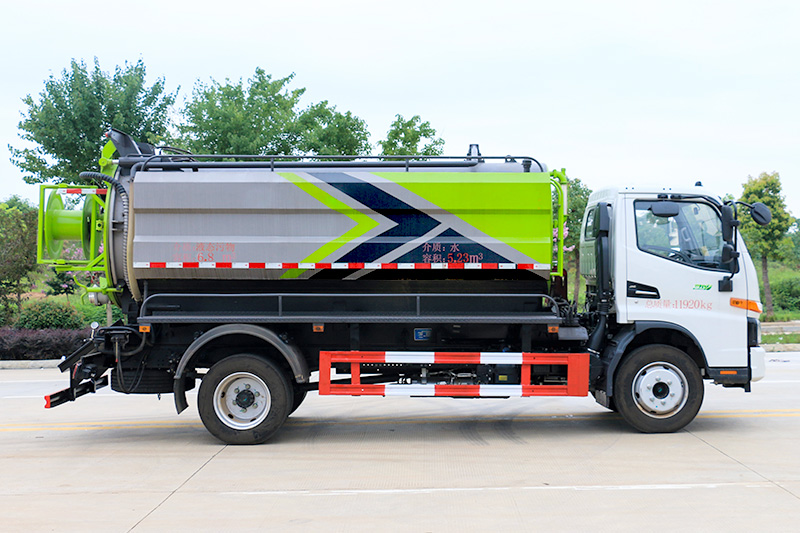 JAC Junling Cleaning and Sewage Suction Truck (Side-mounted Tank) with a 4-cubic-meter clean water tank and a 7-cubic-meter sewage tank