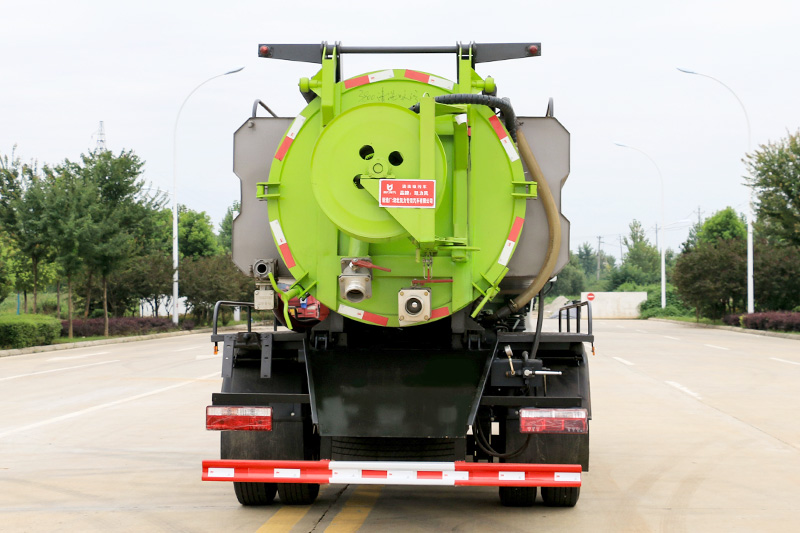 JAC Junling Cleaning and Sewage Suction Truck (Side-mounted Tank) with a 4-cubic-meter clean water tank and a 7-cubic-meter sewage tank