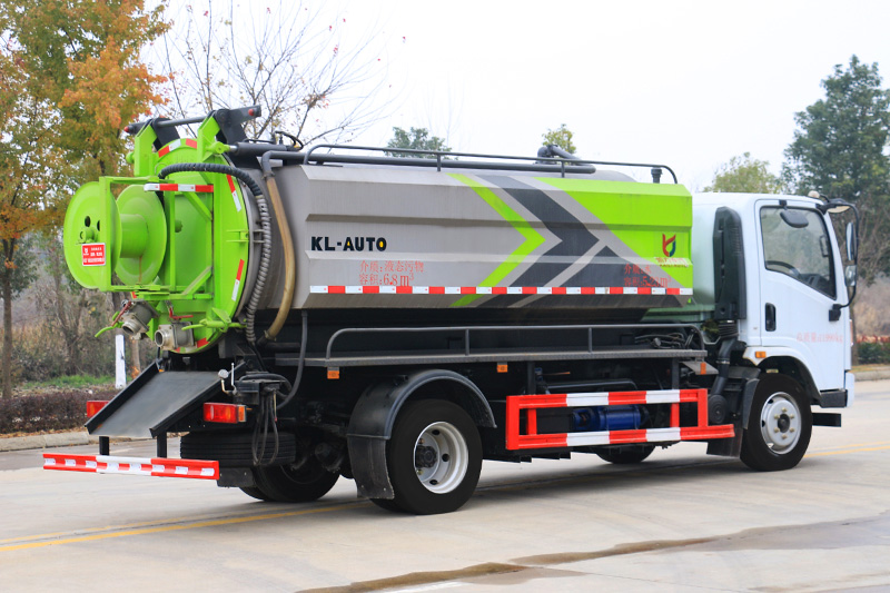 Dongfeng Huasheng T1 Vacuum Sewer Cleaning Truck (Side-mounted Tank) with a 3-cubic-meter clean water tank and a 7.5-cubic-meter wastewater tank