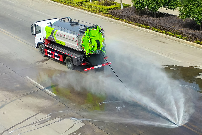 Dongfeng Huasheng T3 Vacuum Truck (Side-mounted Tank) with a 3.5-cubic-meter clean water tank and a 9.3-cubic-meter wastewater tank