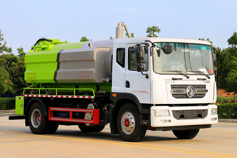 Dongfeng DoriKa D9 Water Tank and Vacuum Truck (Side-mounted Water Tank) with a 4.2-cubic-meter clean water tank and an 8-cubic-meter wastewater tank
