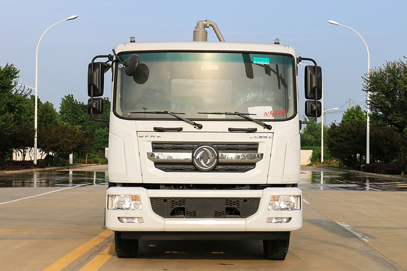 Dongfeng DoriKa D9 Water Tank and Vacuum Truck (Side-mounted Water Tank) with a 4.2-cubic-meter clean water tank and an 8-cubic-meter wastewater tank