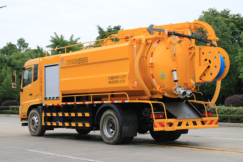 Dongfeng Tianjin Cleaning and Sewage Suction Truck (with rotating boom mount) (side-mounted water tank) 4-cubic-meter clean water tank, 9.2-cubic-meter sewage tank