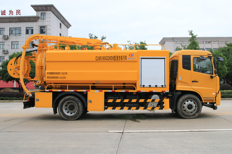 Dongfeng Tianjin Cleaning and Sewage Suction Truck (with rotating boom mount) (side-mounted water tank) 4-cubic-meter clean water tank, 9.2-cubic-meter sewage tank