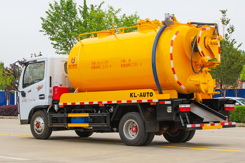 KLF Small DoriKa Vacuum Truck (Integrated Tank) 6 cubic meters