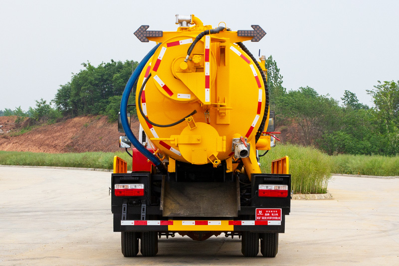 KLF Small DoriKa Vacuum Truck (Integrated Tank) 6 cubic meters