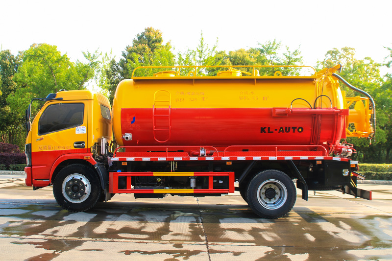 Dongfeng Dafurika Cleaning and Vacuum Truck (Integrated Tank) 7.5 cubic meters