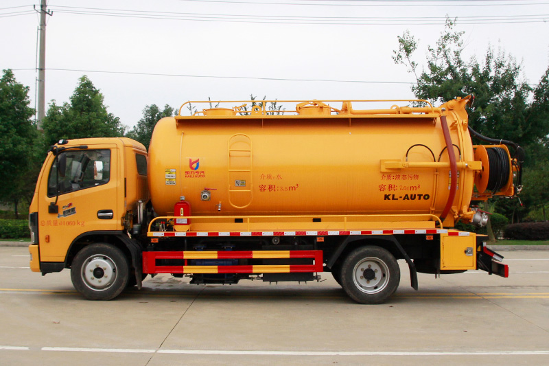 Dongfeng Dafurika Cleaning and Sewage Suction Truck (Integrated Tank) 10.5 cubic meters