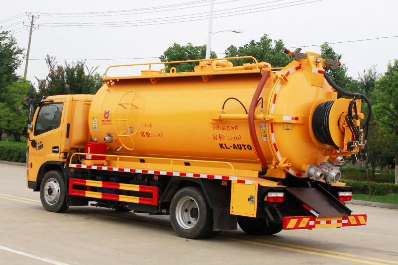 Dongfeng Dafurika Cleaning and Sewage Suction Truck (Integrated Tank) 10.5 cubic meters