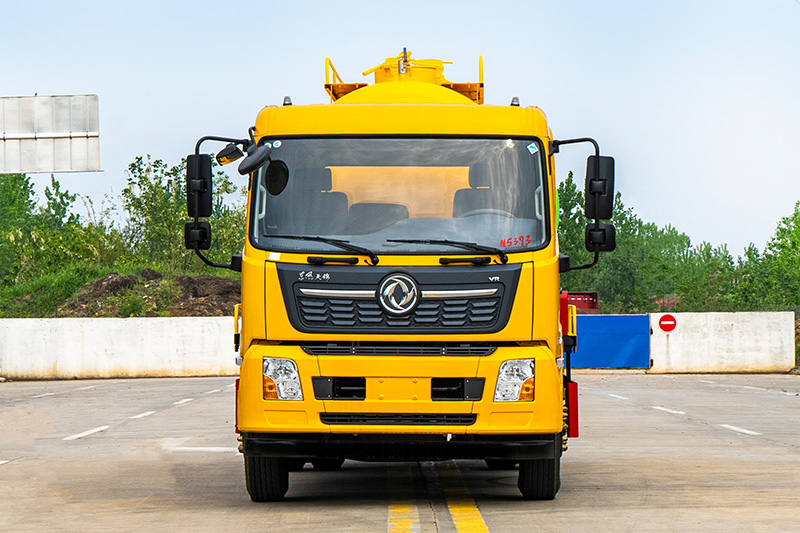 Dongfeng Tianjin Cleaning and Sewage Suction Truck (without auxiliary engine) (integrated tank) 15 cubic meters