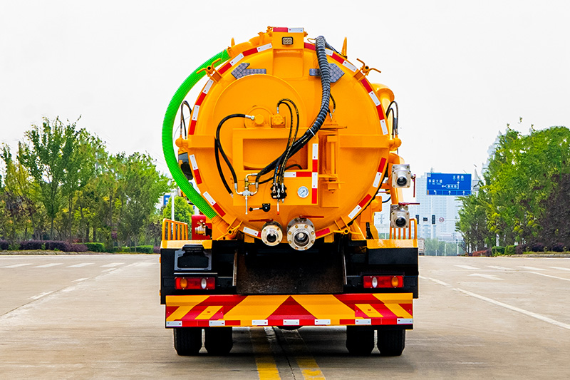 Dongfeng Tianjin Cleaning and Sewage Suction Truck (without auxiliary engine) (integrated tank) 15 cubic meters