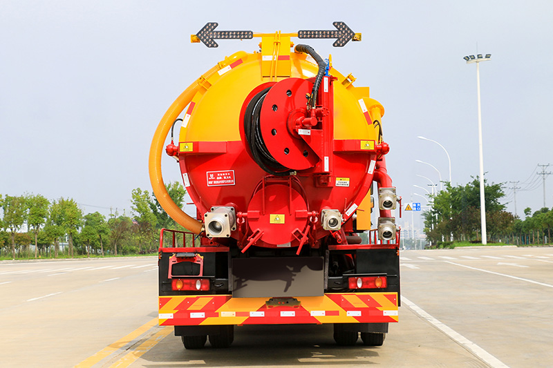 Dongfeng Tianjin Cleaning and Sewage Suction Truck (with auxiliary engine) (integrated tank) 15 cubic meters