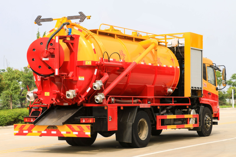Dongfeng Tianjin Cleaning and Sewage Suction Truck (with auxiliary engine) (integrated tank) 15 cubic meters