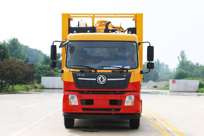 Dongfeng Tianjin Cleaning and Sewage Suction Truck (with auxiliary engine) (integrated tank) 15 cubic meters