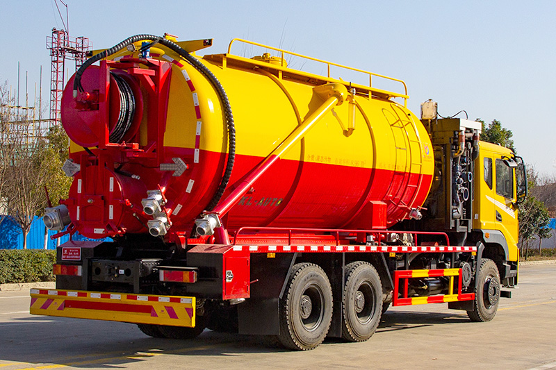 Dongfeng Huasheng T5 Cleaning and Sewage Suction Truck (Integrated Tank) with a 5-cubic-meter fresh water tank and a 16-cubic-meter sewage tank