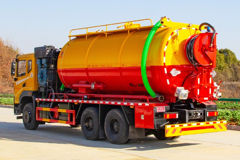 Dongfeng Huasheng T5 Cleaning and Sewage Suction Truck (Integrated Tank) with a 5-cubic-meter fresh water tank and a 16-cubic-meter sewage tank