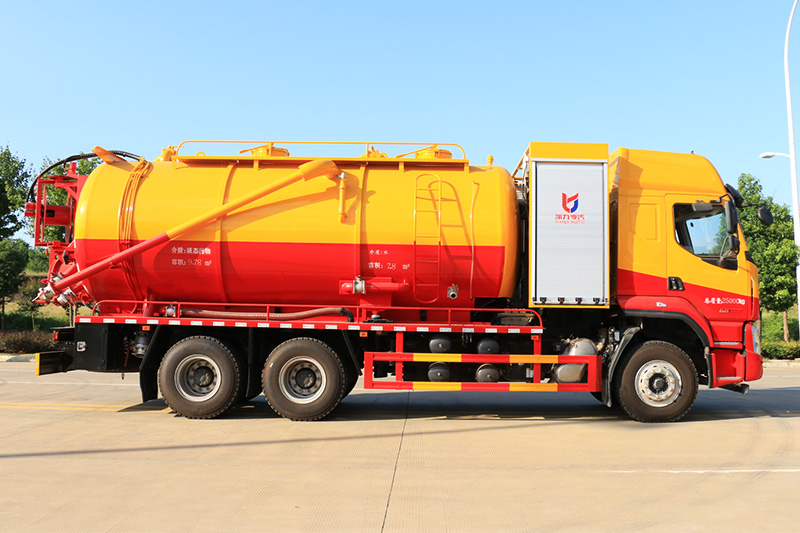 Dongfeng Liuzhou Automobile Rear Twin-Axle Wastewater Suction Truck (Integrated Tank) 21 cubic meters